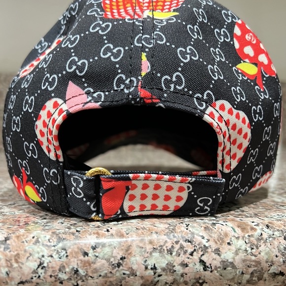 Gucci strawberry hat - Picture 3 of 3